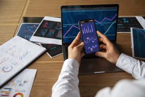 office-workers-using-forex-graphs